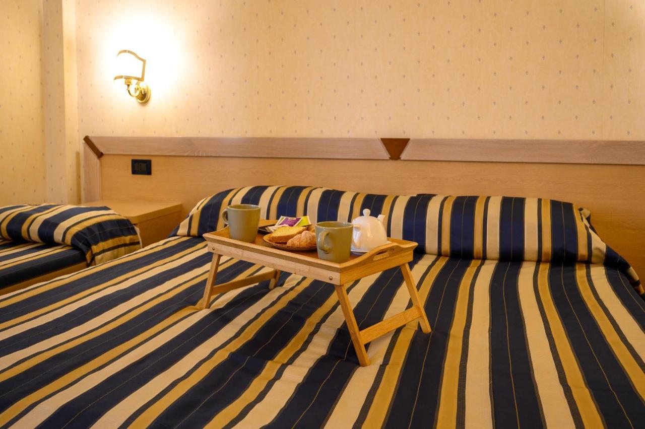 Hotel Torre Di Pratolungo Рим Екстериор снимка