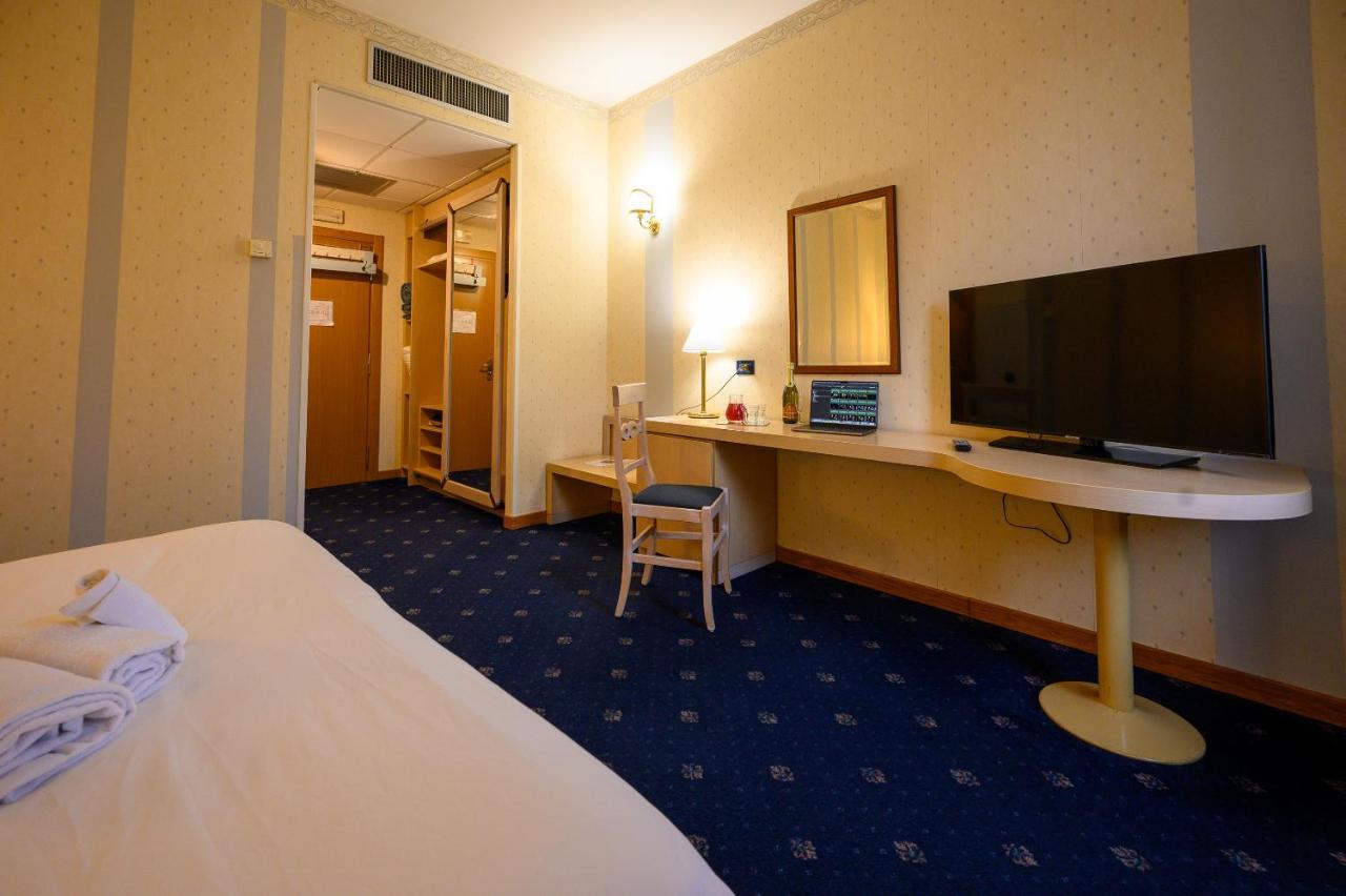 Hotel Torre Di Pratolungo Рим Екстериор снимка