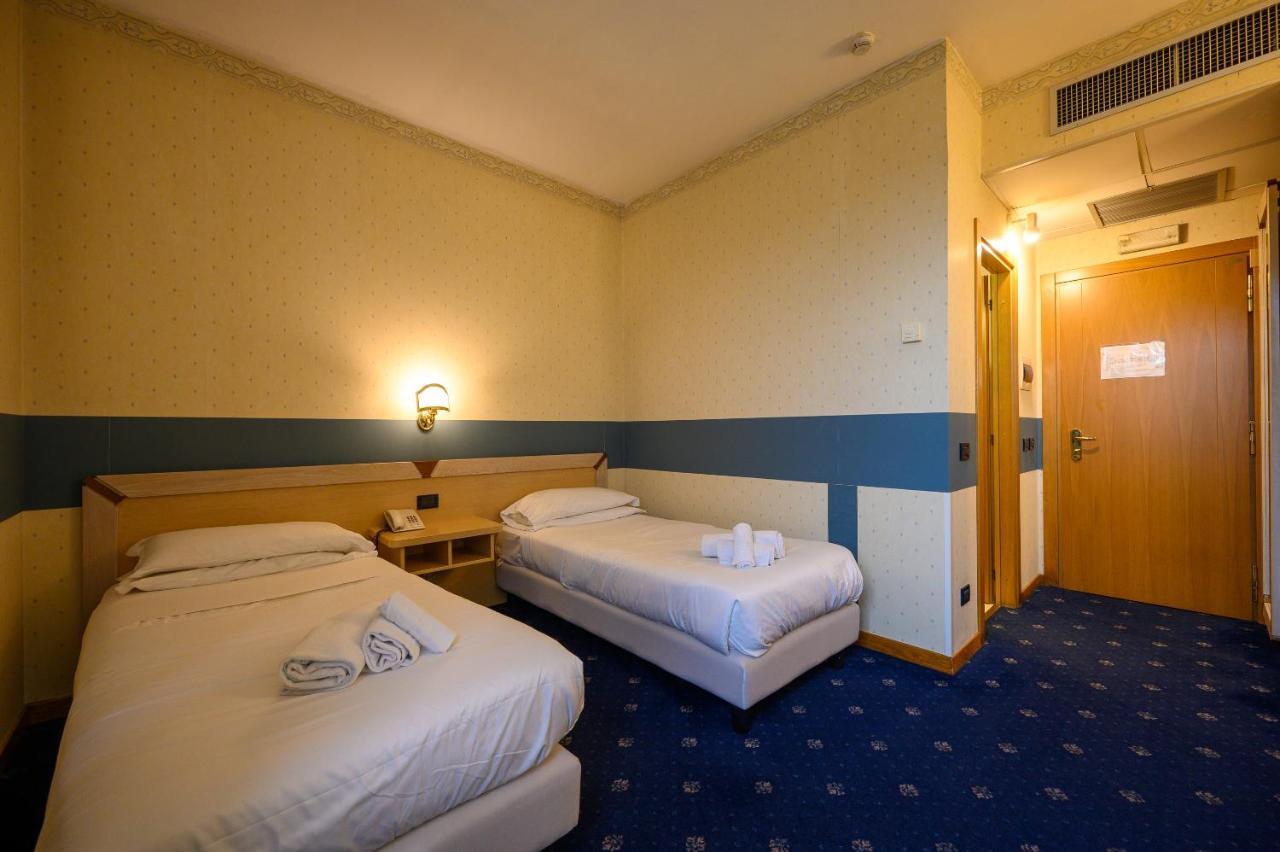 Hotel Torre Di Pratolungo Рим Екстериор снимка