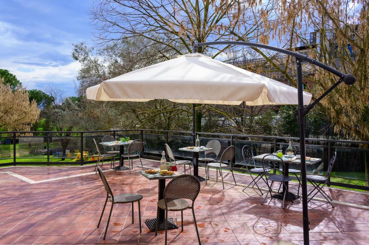 Hotel Torre Di Pratolungo Рим Екстериор снимка