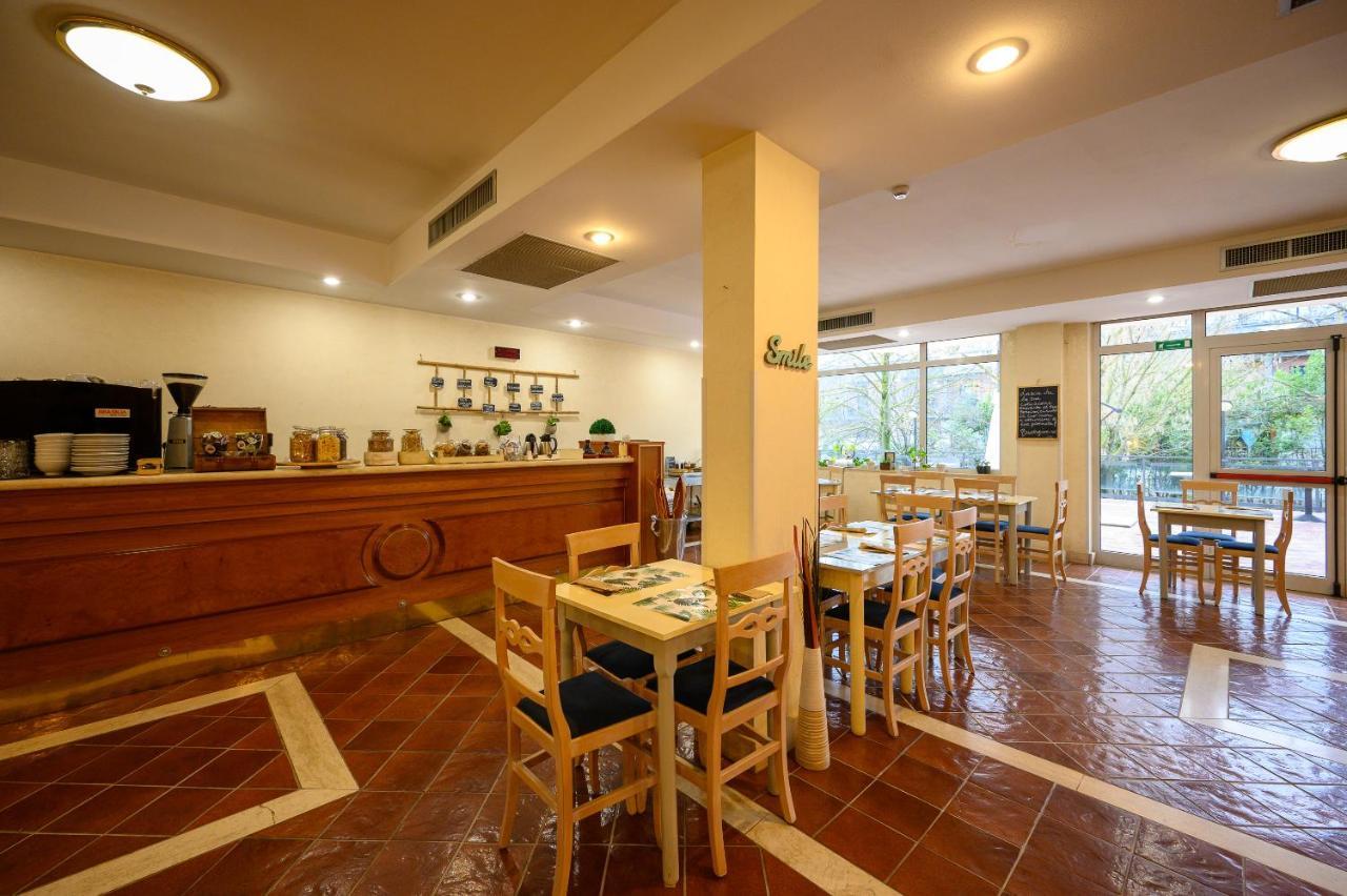 Hotel Torre Di Pratolungo Рим Екстериор снимка