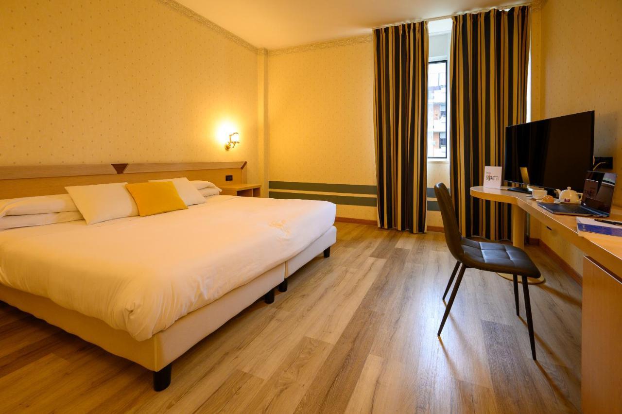 Hotel Torre Di Pratolungo Рим Екстериор снимка