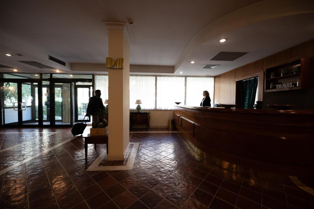 Hotel Torre Di Pratolungo Рим Екстериор снимка