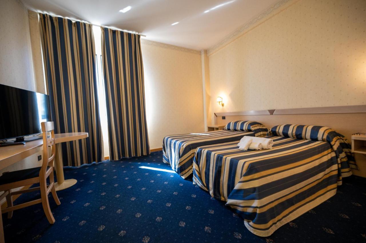 Hotel Torre Di Pratolungo Рим Екстериор снимка